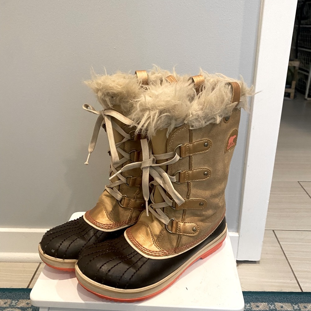 Girls Sorel boots size 5 (big girls)